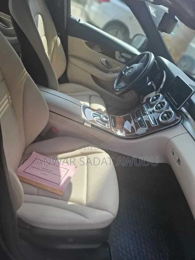 Mercedes-Benz C300 2018 Blue
