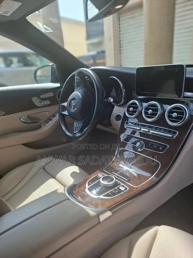Mercedes-Benz C300 2018 Blue