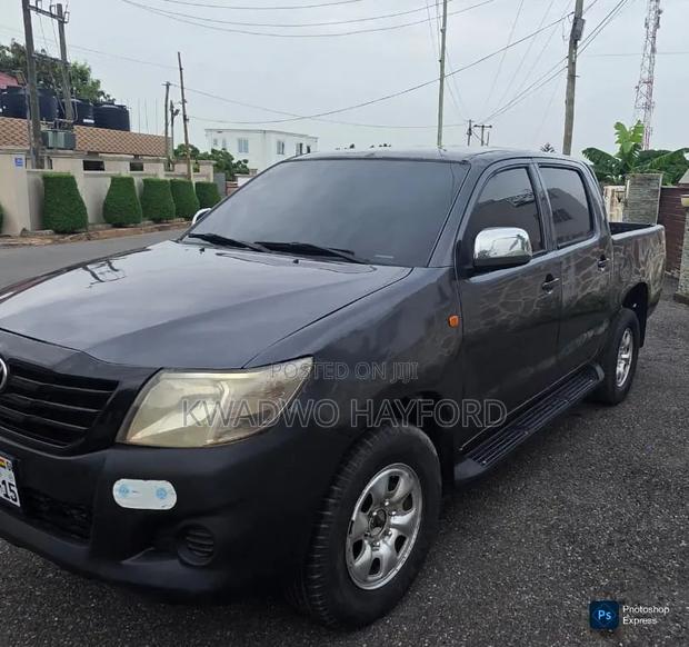 Toyota Hilux 2015 Black