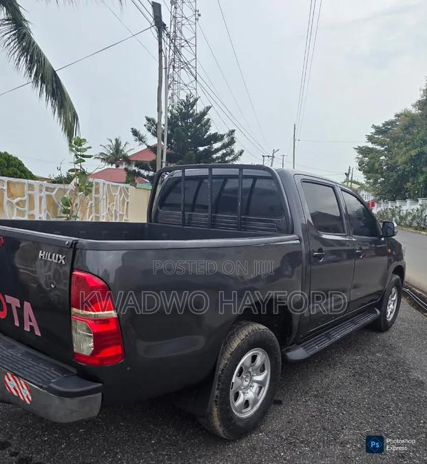 Toyota Hilux 2015 Black