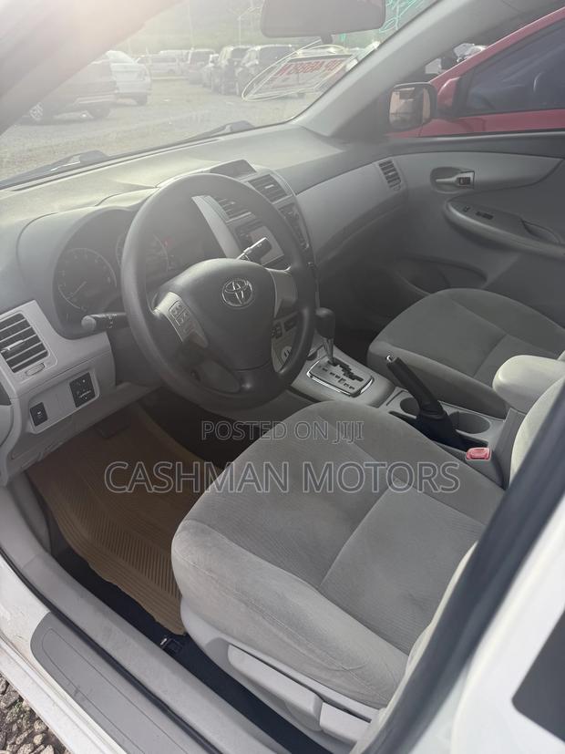 Toyota Corolla LE 4dr Sedan (1.8L 4cyl 4A) 2013 White