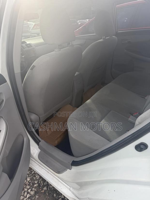 Toyota Corolla LE 4dr Sedan (1.8L 4cyl 4A) 2013 White
