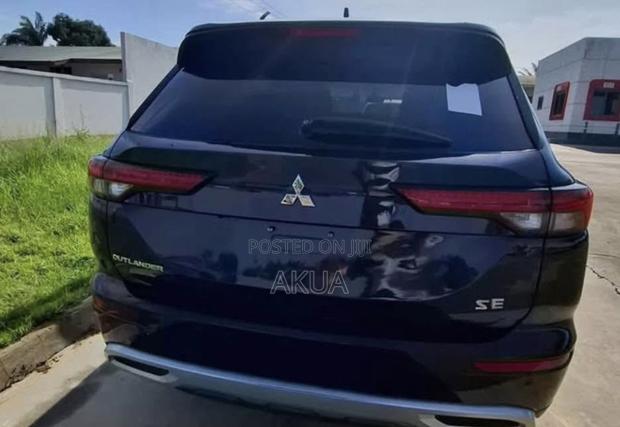 Mitsubishi Outlander SE Launch Edition 2022 Blue