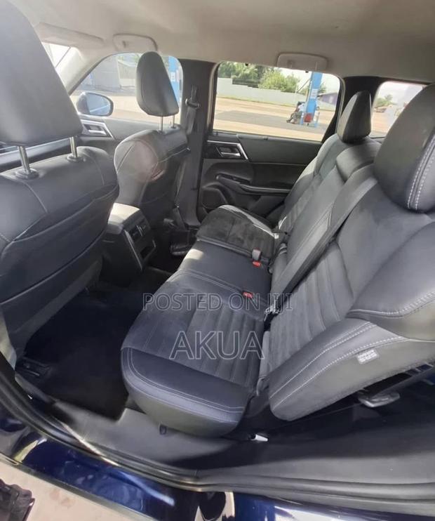 Mitsubishi Outlander SE Launch Edition 2022 Blue