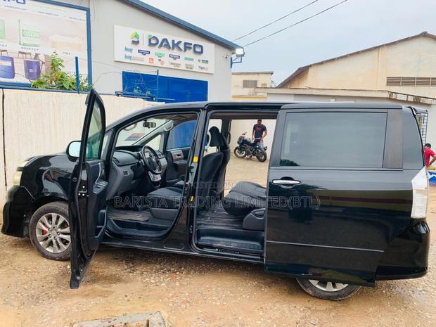 Toyota Voxy 2013 Black