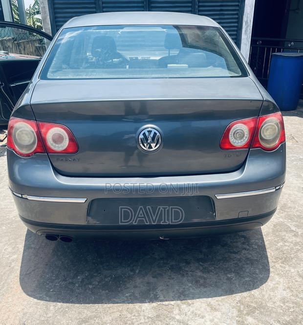 Volkswagen Passat 2.0 2007 Gray