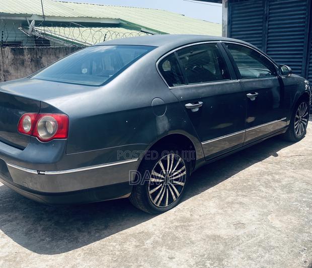 Volkswagen Passat 2.0 2007 Gray