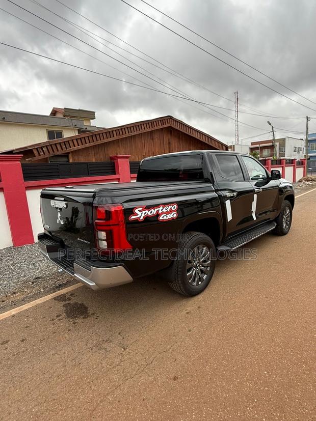 New Mitsubishi L200 2025 Black