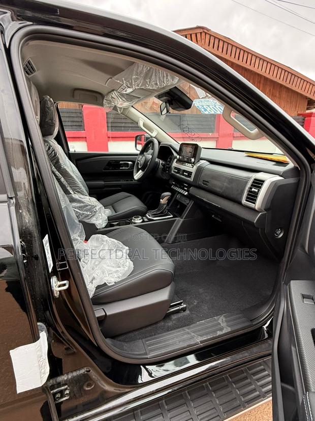New Mitsubishi L200 2025 Black