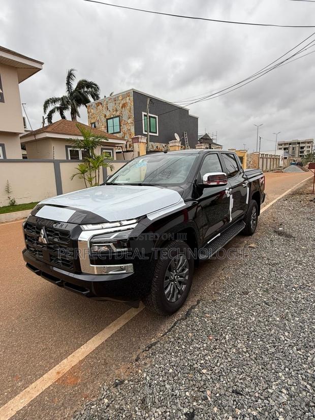 New Mitsubishi L200 2025 Black
