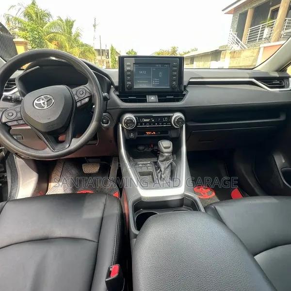 Toyota RAV4 XLE AWD 2019 Black