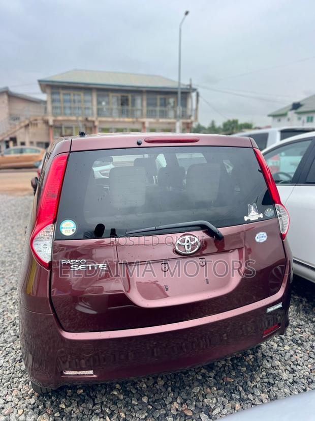Toyota Passo Sette 1.5 AWD 2012 Brown