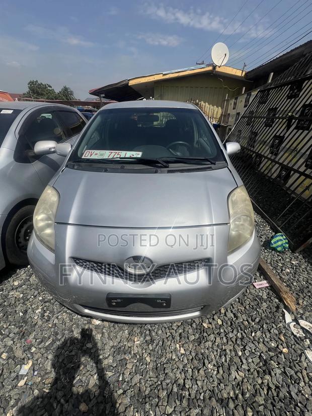 Toyota Vitz 1.3 FWD 3dr 2010 Silver