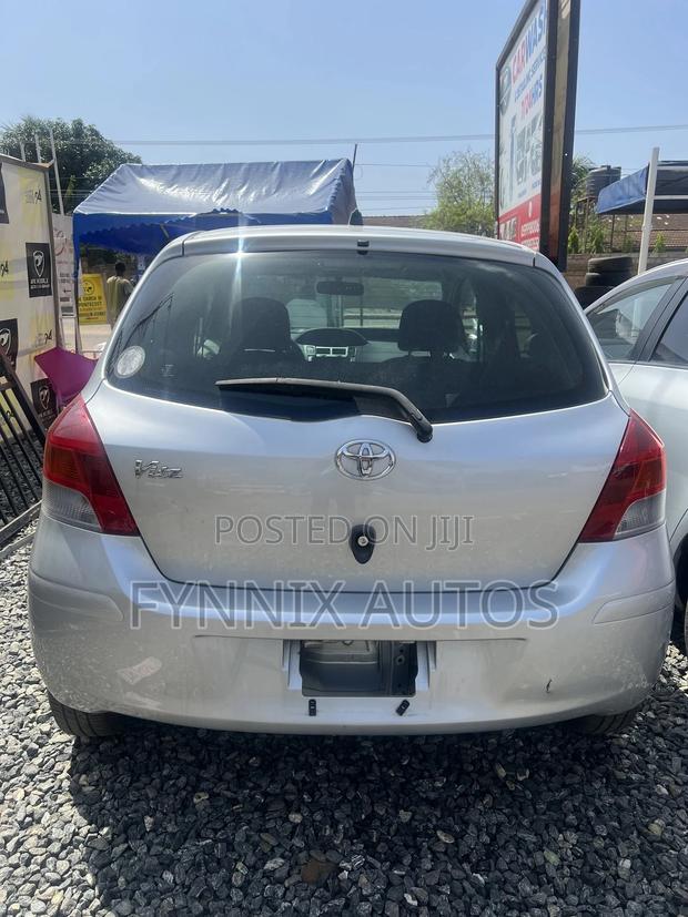 Toyota Vitz 1.3 FWD 3dr 2010 Silver