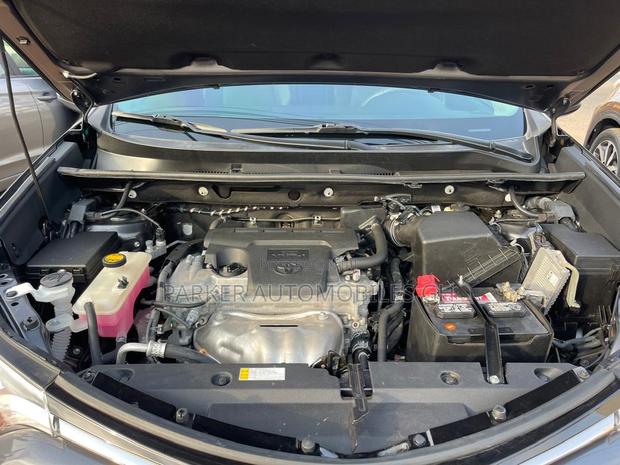 Toyota RAV4 Limited 4dr SUV (2.5L 4cyl 6A) 2018 Gray
