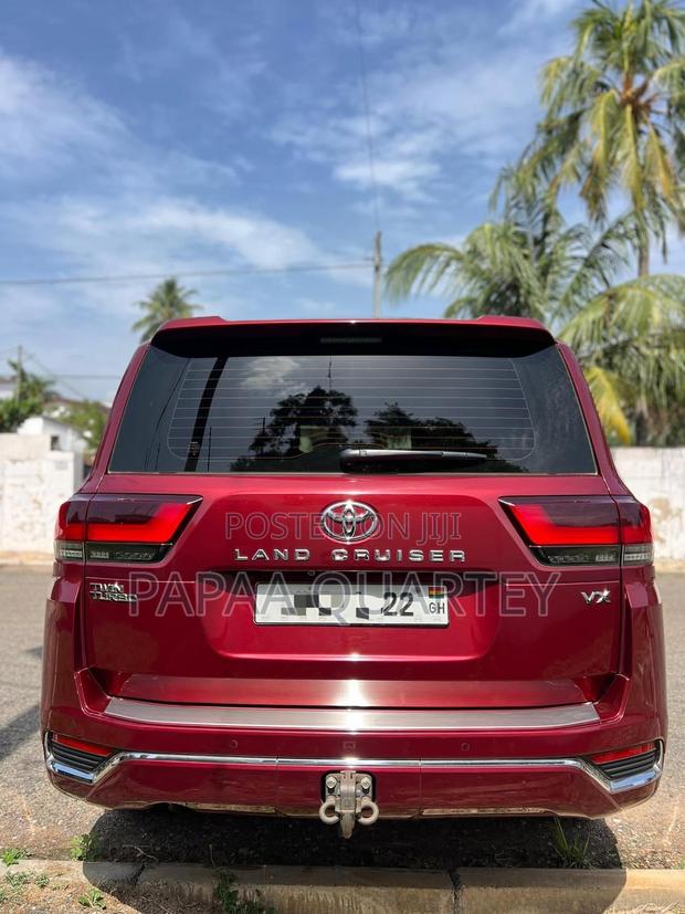 Toyota Land Cruiser LC300 2021 Red