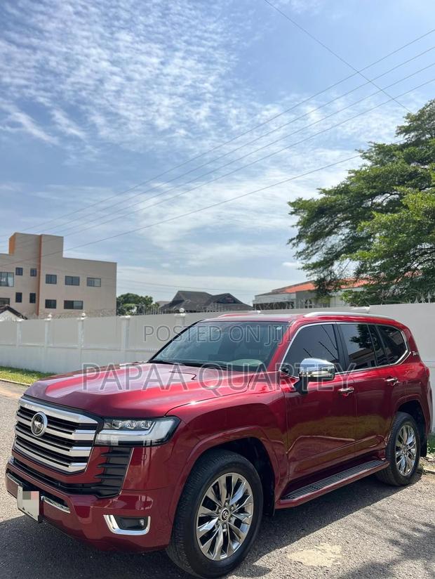Toyota Land Cruiser LC300 2021 Red