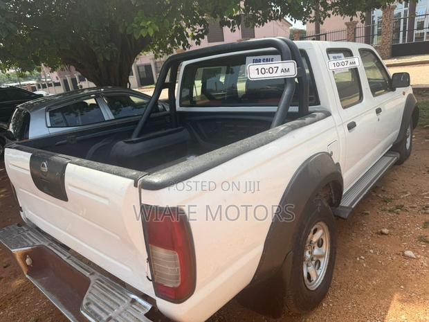 Nissan Hardbody 2015 White