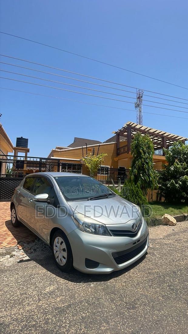 Toyota Vitz 1.3 AWD 3dr 2013 Silver