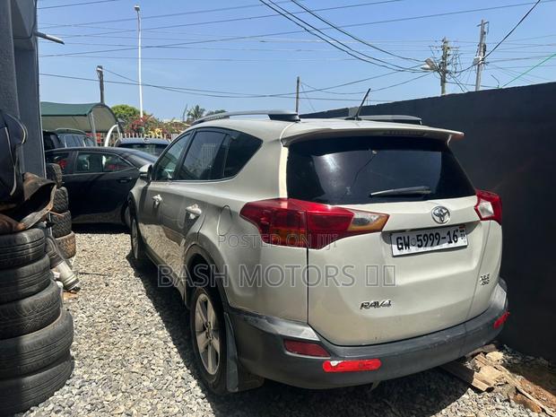 Toyota RAV4 LE 4dr SUV (2.5L 4cyl 6A) 2014 Gray