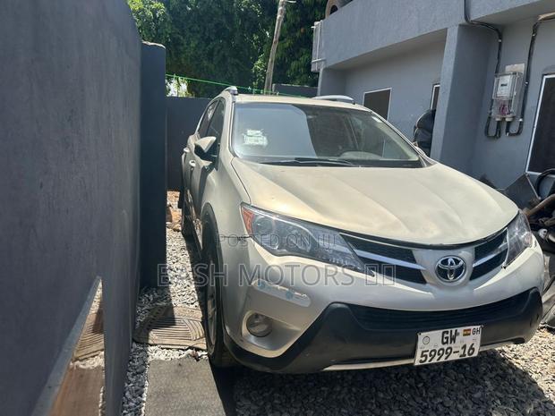 Toyota RAV4 LE 4dr SUV (2.5L 4cyl 6A) 2014 Gray