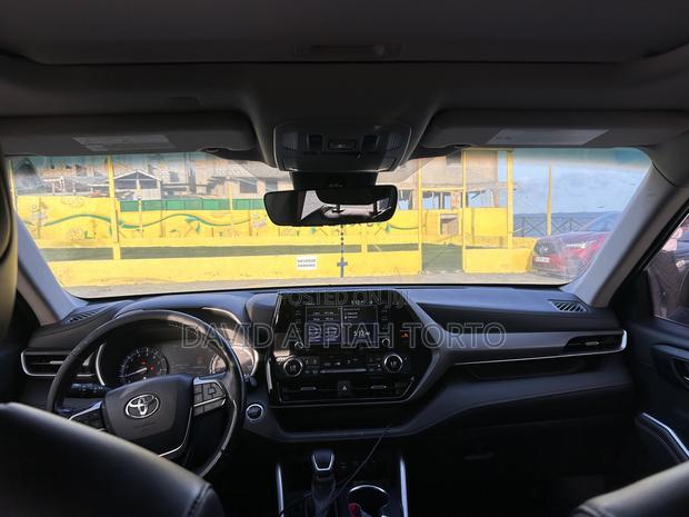 Toyota Highlander XLE 2022 Blue