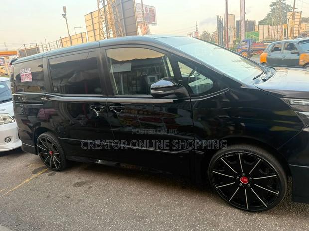 Toyota Voxy SV Premium 2014 Black