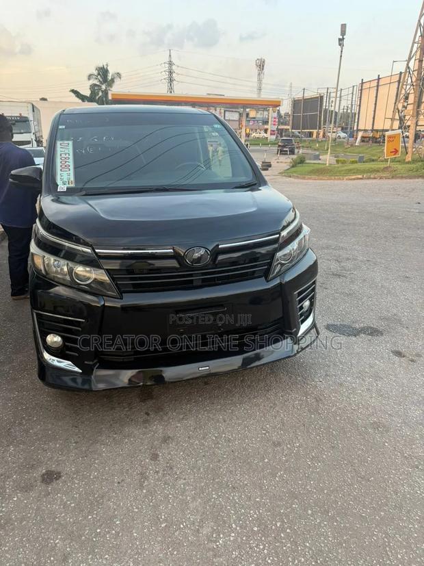 Toyota Voxy SV Premium 2014 Black