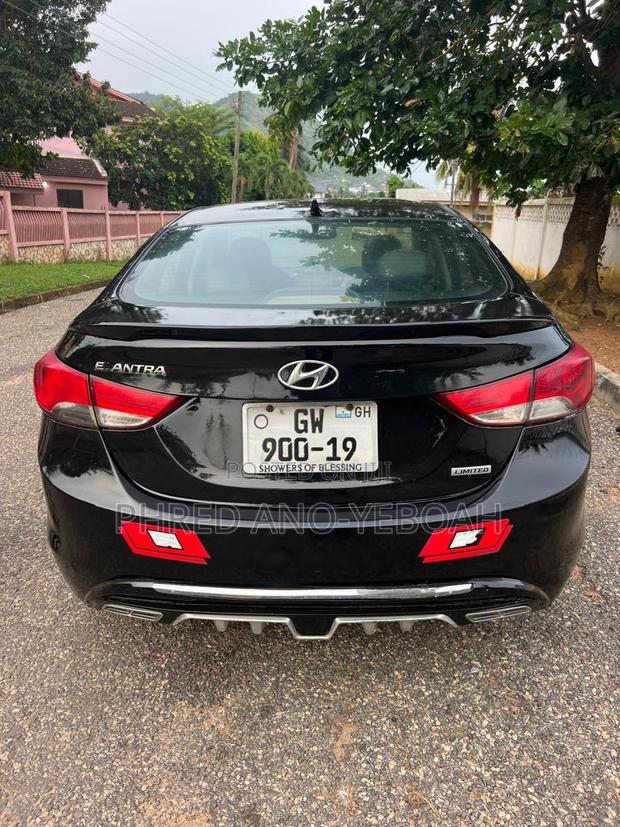 Hyundai Elantra Limited Sedan FWD (1.8L 4cyl 6A) 2013 Black