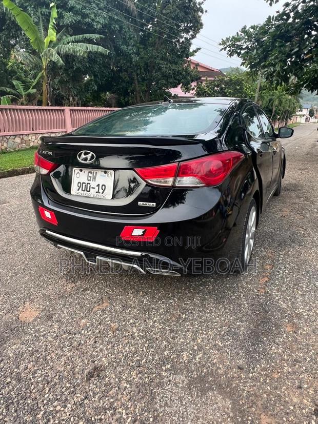 Hyundai Elantra Limited Sedan FWD (1.8L 4cyl 6A) 2013 Black