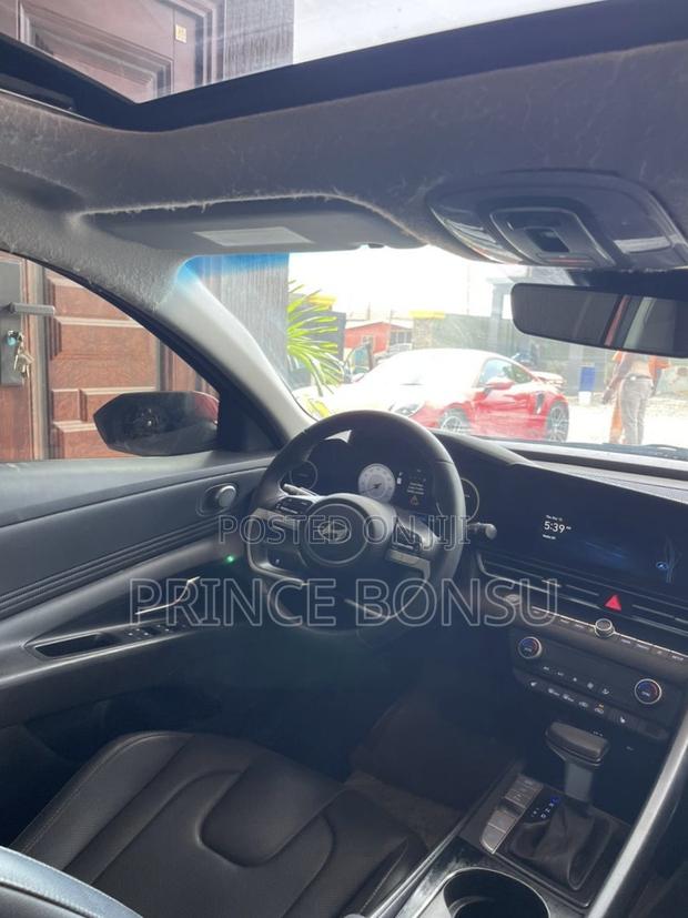 Hyundai Elantra 2026 Red