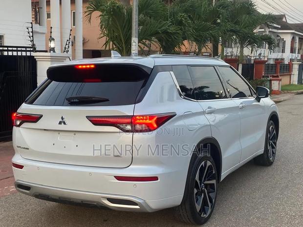 Mitsubishi Outlander SEL Launch Edition 2022 White