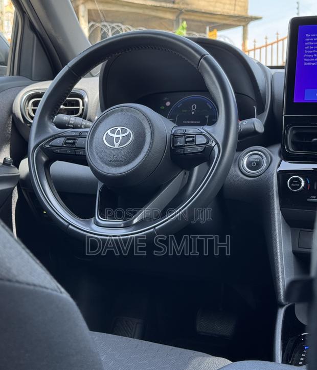 Toyota Yaris Cross 2025 Gold