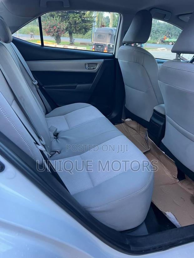 Toyota Corolla LE 4dr Sedan (1.8L 4cyl CVT) 2016 White
