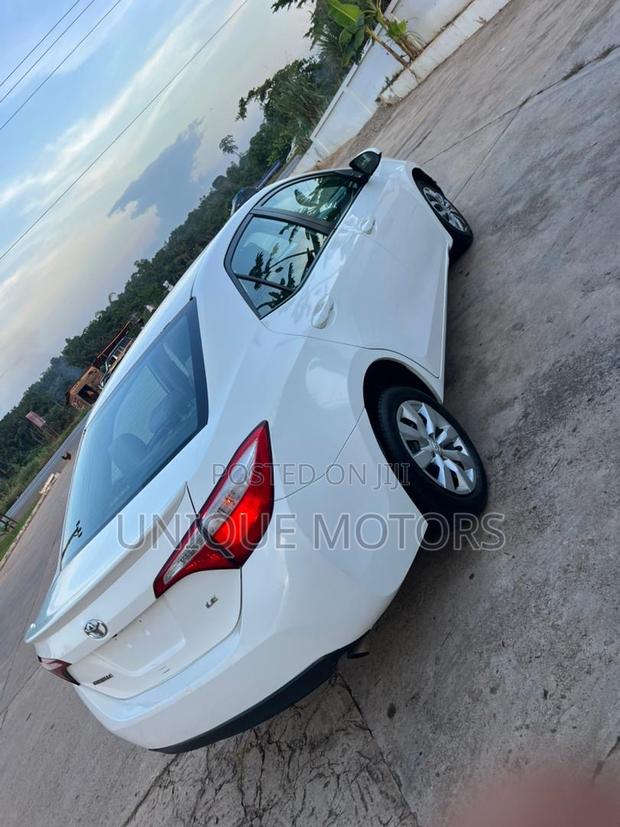 Toyota Corolla LE 4dr Sedan (1.8L 4cyl CVT) 2016 White
