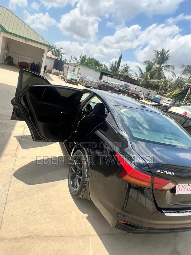 Nissan Altima 2.5 SR 2022 Black