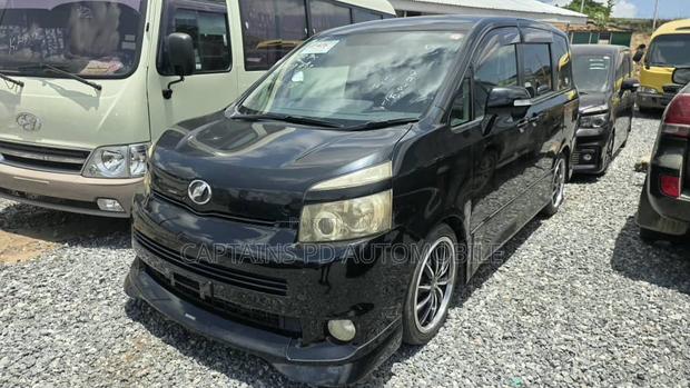 Toyota Voxy 2010 Black