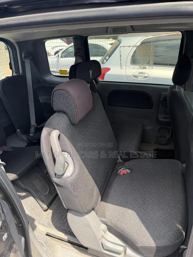 Toyota Sienta 2011 Gray