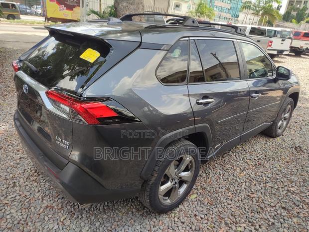 Toyota RAV4 Limited AWD 2019 Gray