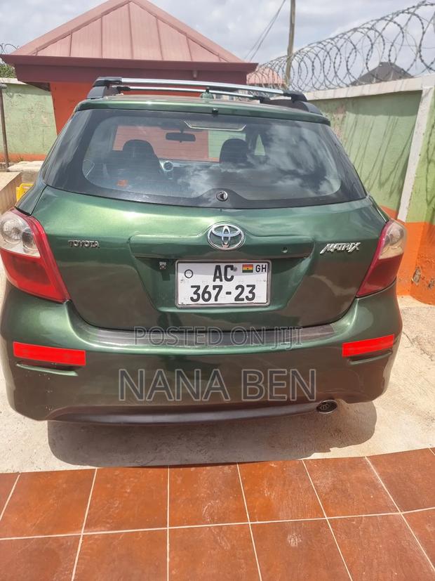 Toyota Matrix L Hatchback FWD (1.8L 4cyl 5M) 2012