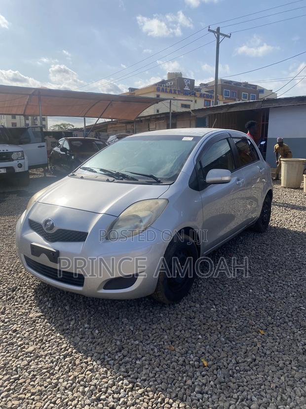 Toyota Vitz 1.3 FWD 5dr 2010 Silver
