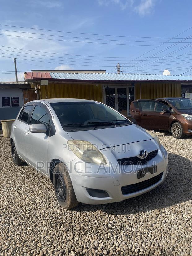 Toyota Vitz 1.3 FWD 5dr 2010 Silver