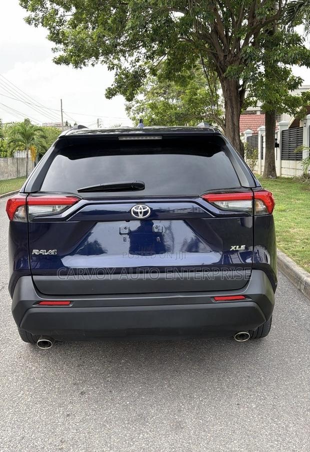 Toyota RAV4 XLE AWD 2020 Blue
