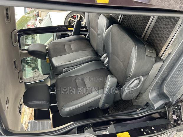 Toyota Voxy 2013