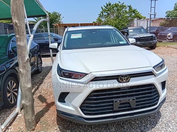 Toyota Highlander XLE FWD 2024 White