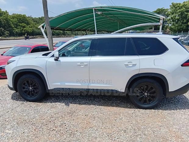 Toyota Highlander XLE FWD 2024 White