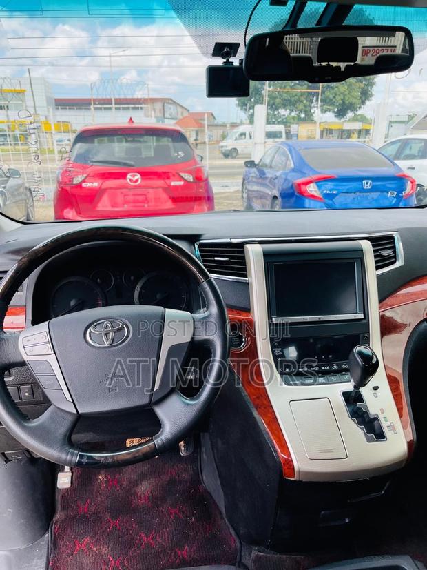 Toyota Voxy 2013 White