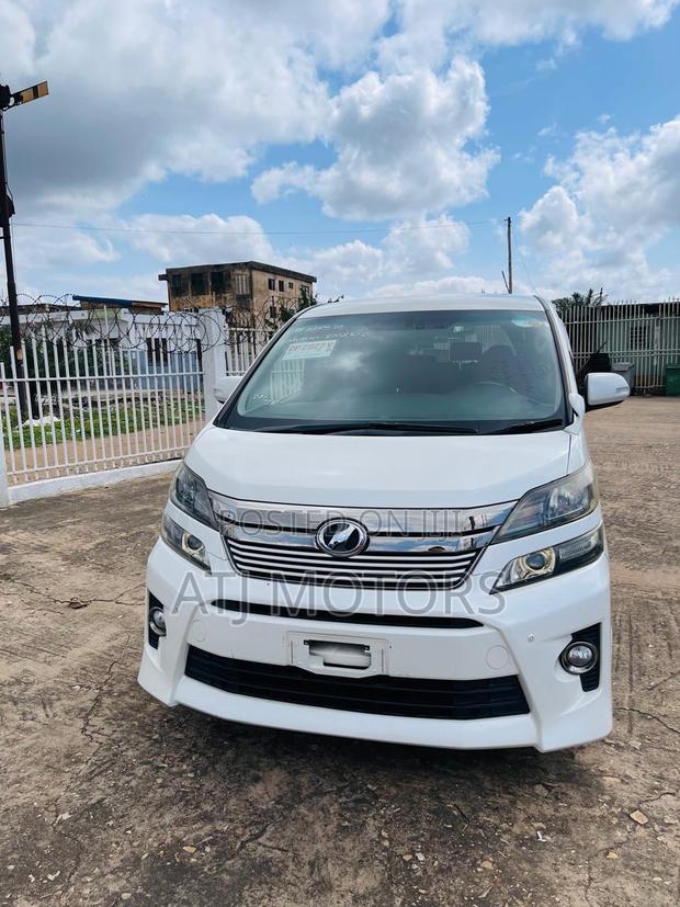 Toyota Voxy 2013 White