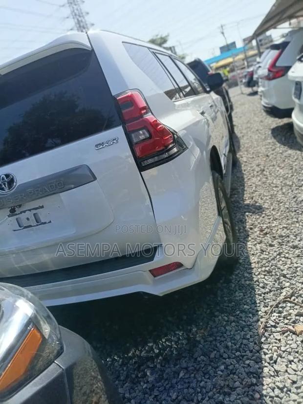 Toyota Land Cruiser Prado 2019 White