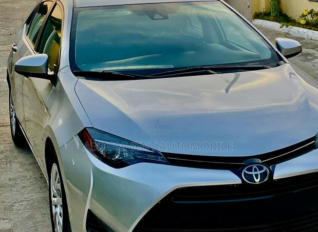 Toyota Corolla LE Eco (1.8L 4cyl 2A) 2019 Gray